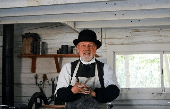 埃德蒙頓堡公園遺產之旅 Heritage Tour at Fort Edmonton Park_3.png