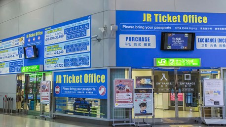 關西空港JR服務台京都特快HARUKA_最完整!京都深度賞楓自由行行程規劃攻略(行程表&住宿&美食&甜點&伴手禮).jpg
